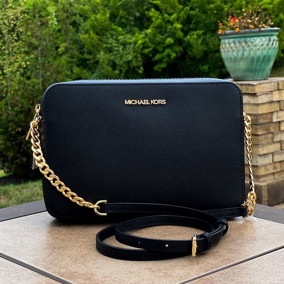 Michael Kors Handbags - NWT Michael Kors Jet Set Crossbody